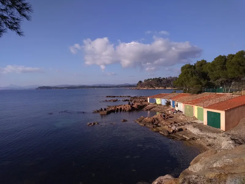 Abris de pêcheurs à Cabasson