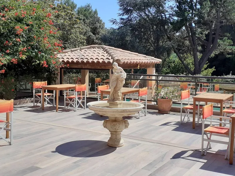 Petit-déjeuner en terrasse